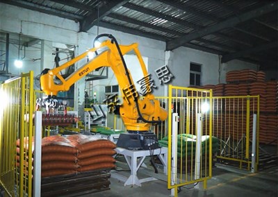 尿素碼垛機(jī)器人已成為企業(yè)生產(chǎn)智能、現(xiàn)代化的標(biāo)志