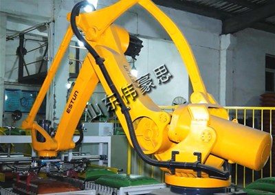 化肥企業(yè)使用全自動(dòng)碼垛機(jī)使碼垛更方便、簡(jiǎn)化